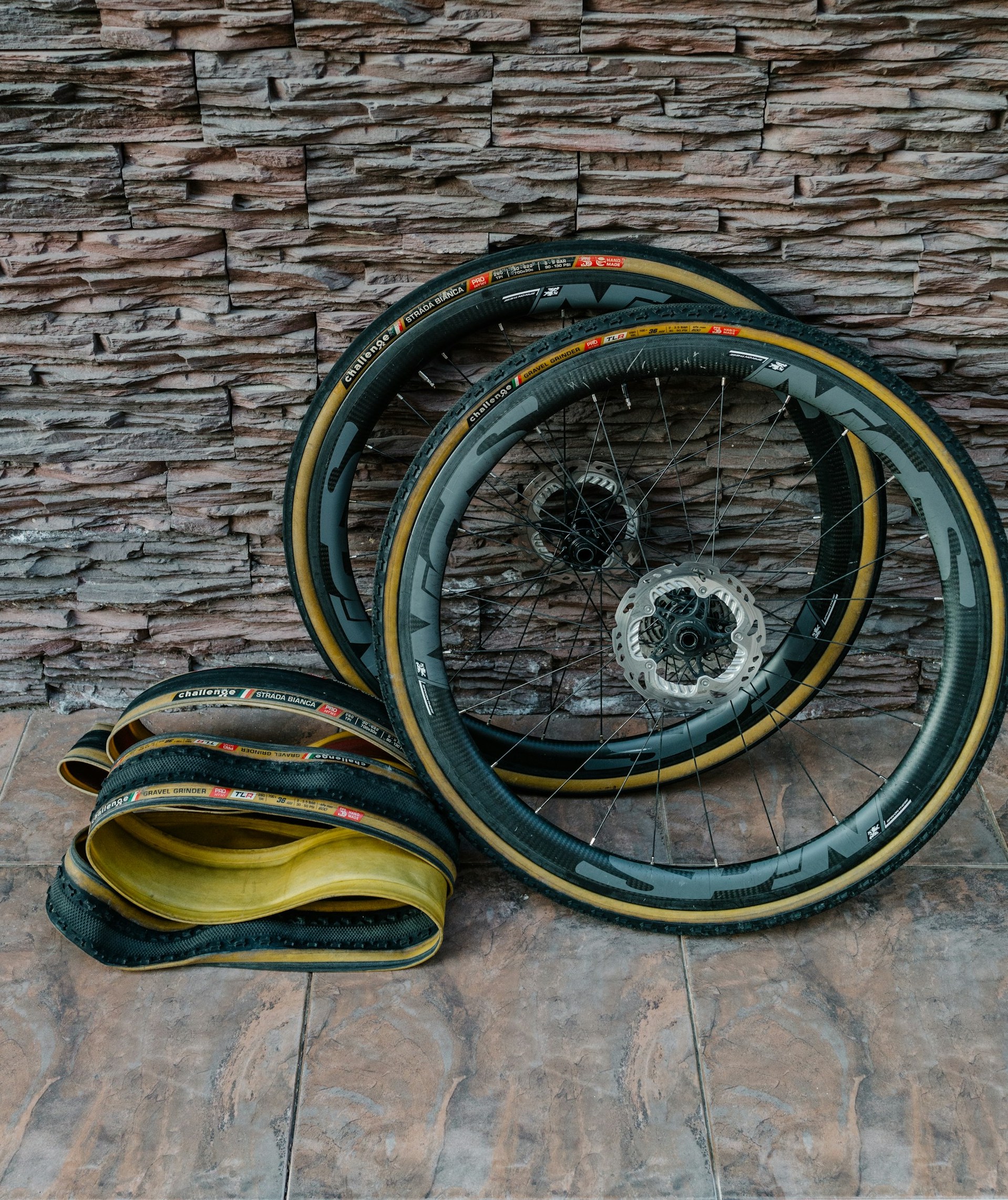 Cutaway diagram showing different tire construction types