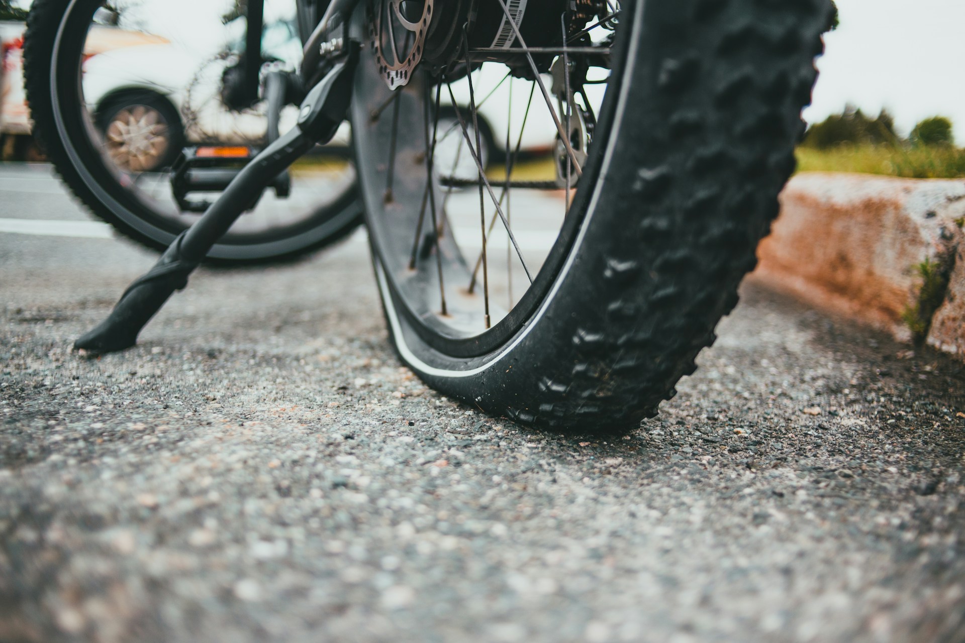 Microscopic view of tire rubber showing air molecule permeation