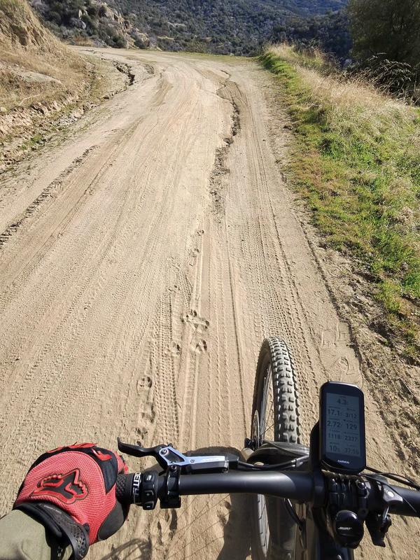 Garmin Edge 1050 Bike Computer Lifestyle Mountain