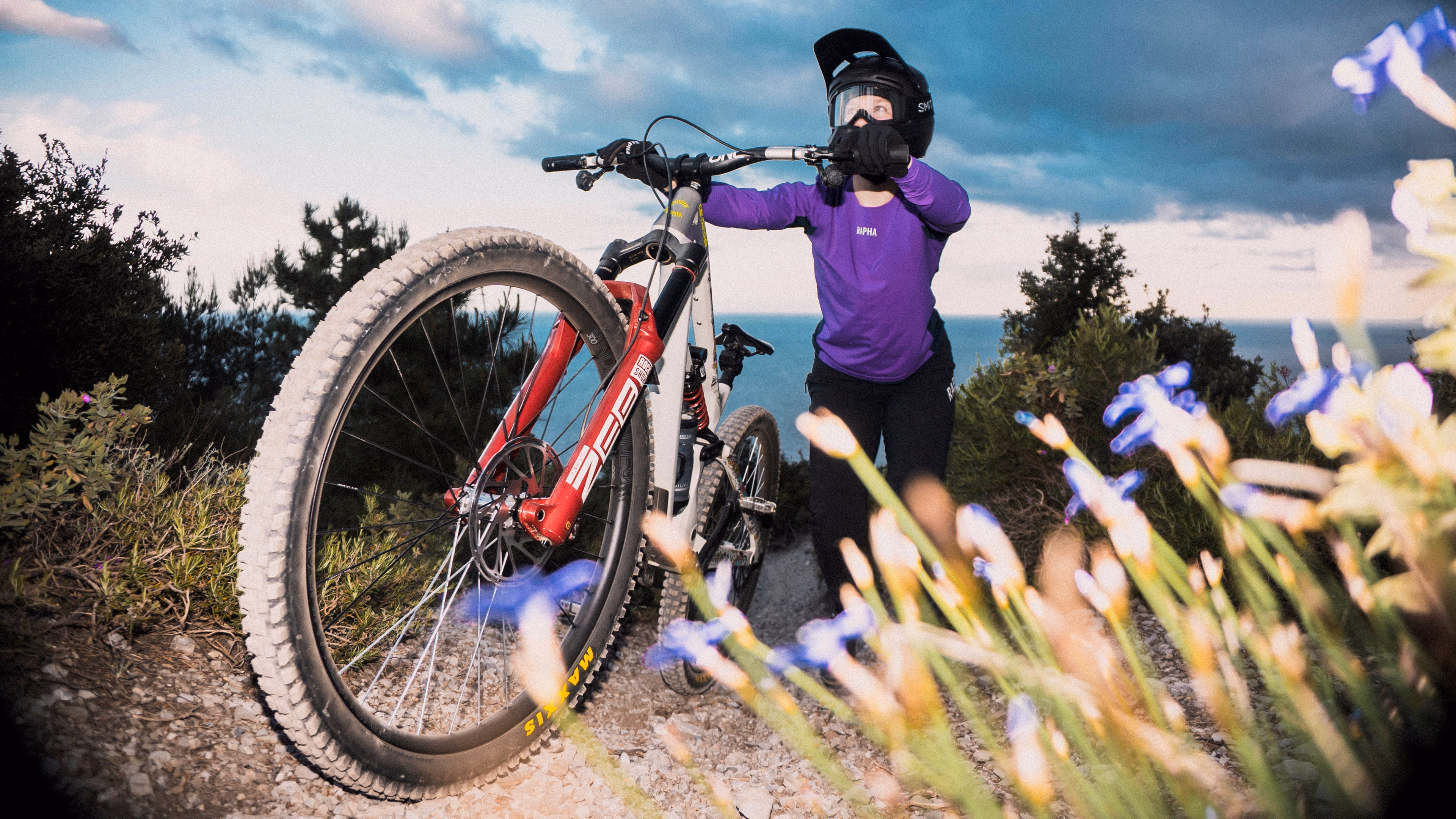 Rapha Trail Finale Windblock Jersey Lifestyle