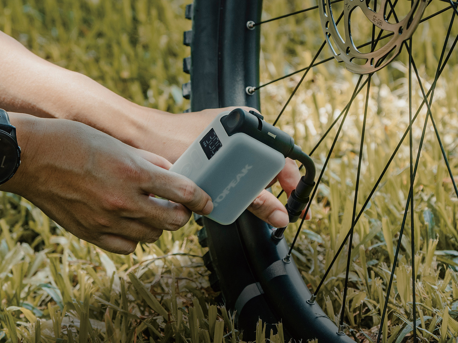 Topeak e-Booster Digital Electric Pump Review